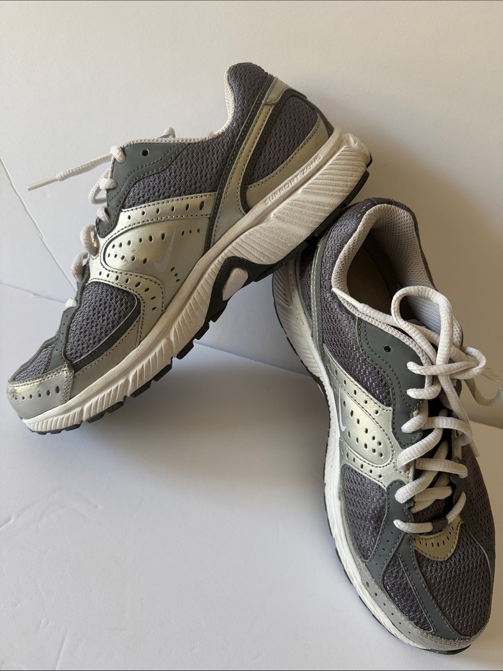 Nike Dart silver grey running shoes Athletic Sneakers  women’s 9